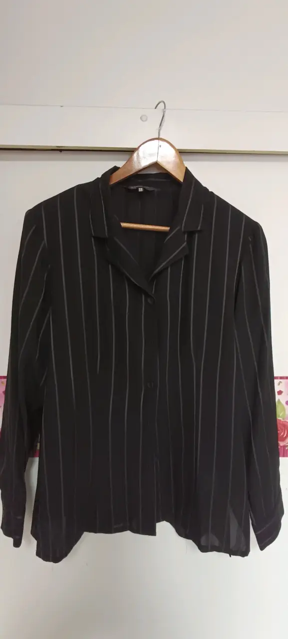 Blusa negra de rayas para mujer - 3