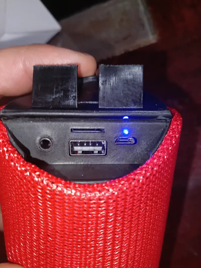 Parlante Bluetooth portátil resistente al agua - 2
