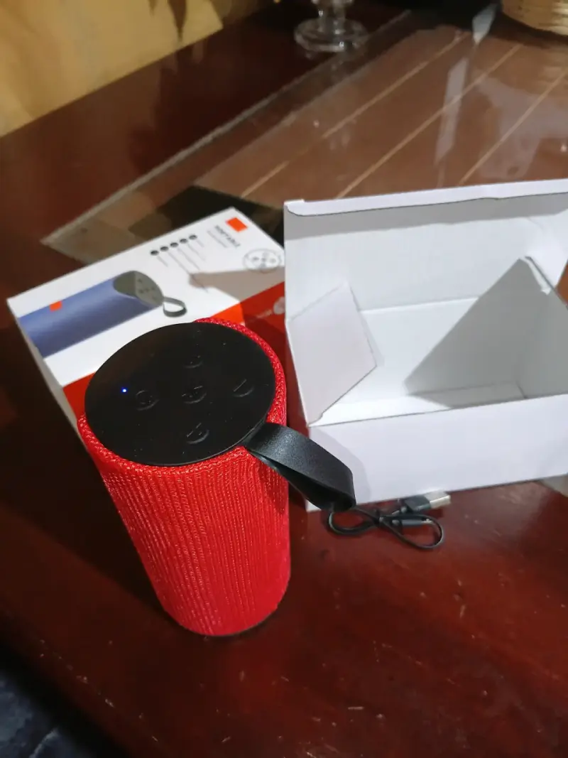 Parlante Bluetooth portátil resistente al agua - 3