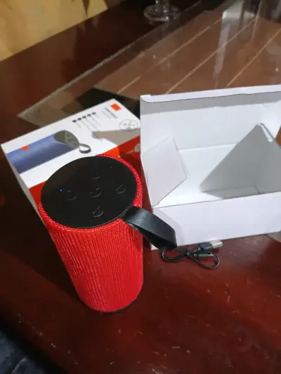 Parlante Bluetooth portátil resistente al agua - miniatura 4