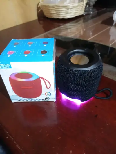 Parlante Bluetooth portátil resistente al agua - miniatura 5