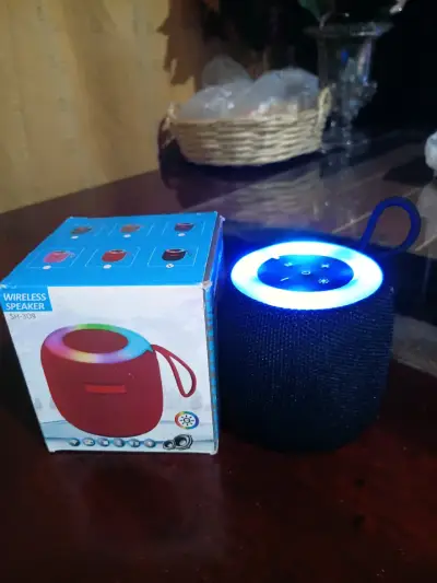 Parlante Bluetooth portátil resistente al agua - miniatura 6