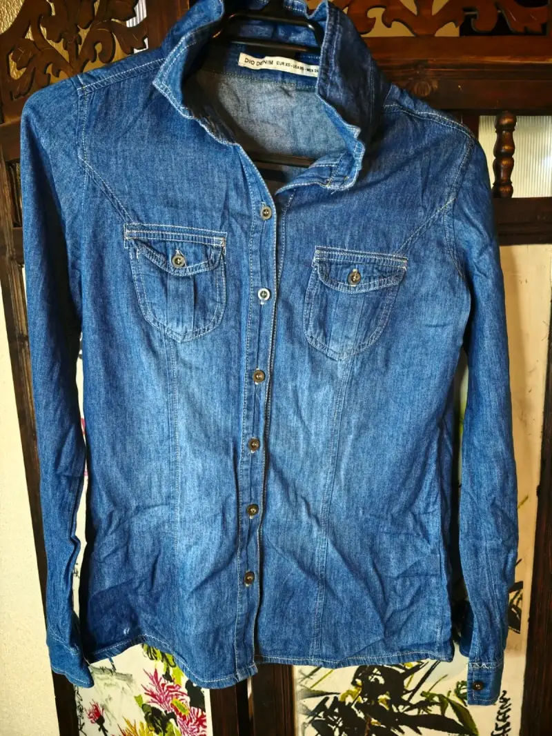 Camisa de mezclilla azul para mujer