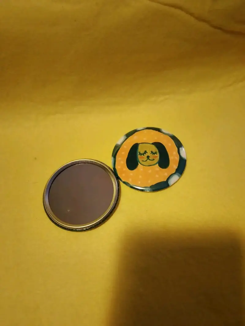 Espejo compacto con diseño de perro