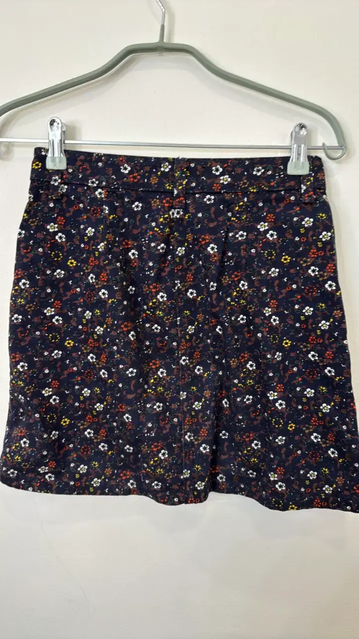 Falda de mezclilla con estampado floral - 4
