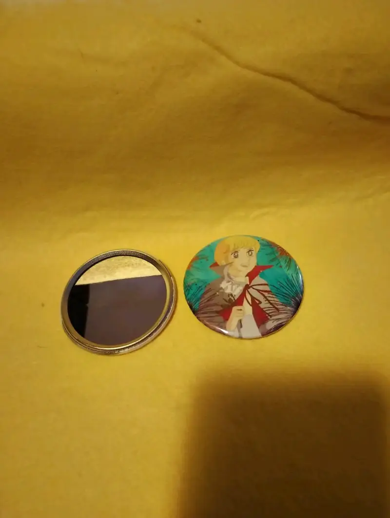 Espejo compacto con diseño de anime