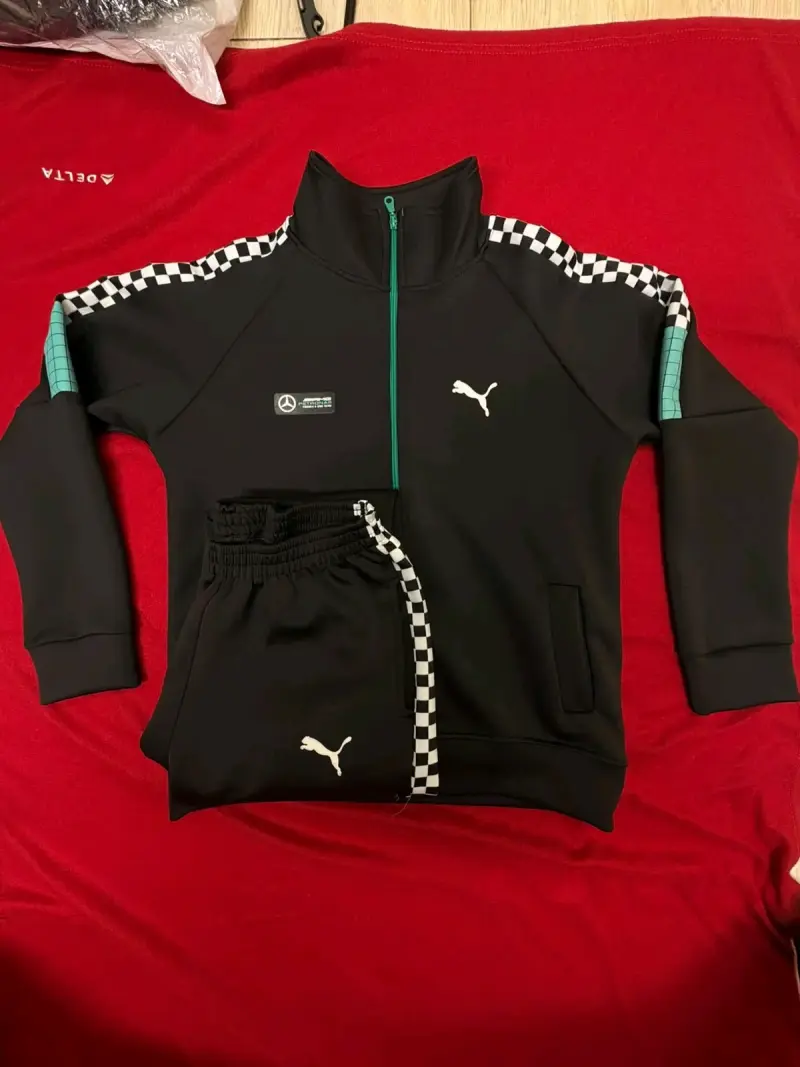 Conjunto deportivo Puma Mercedes negro con detalles