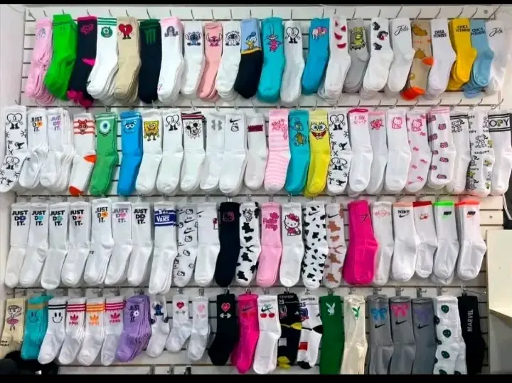 Calcetines de colores con diseños variados