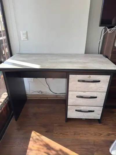 Escritorio con cajonera lateral - miniatura 1