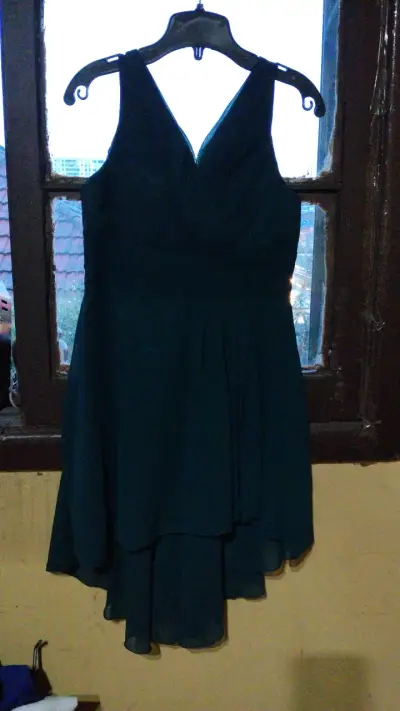 Vestido elegante verde oscuro para fiesta - miniatura 1