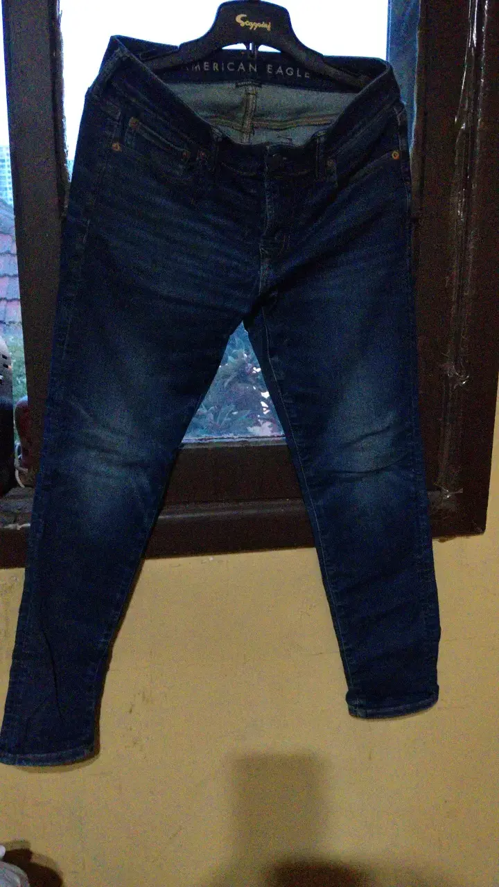 Jeans American Eagle azul oscuro para mujer