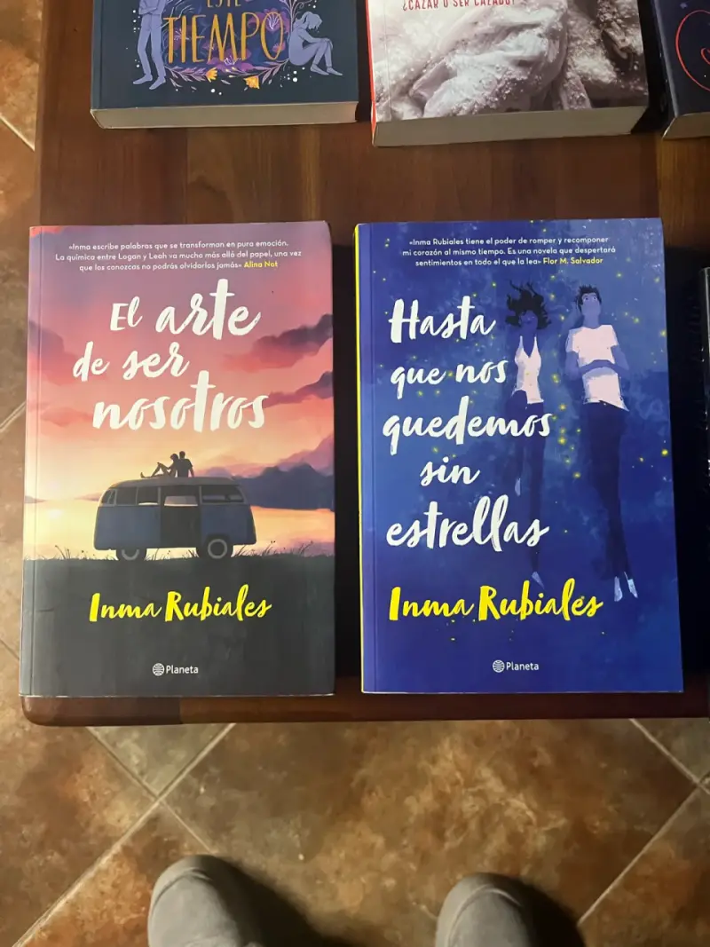 Pack de libros 'El arte de ser nosotros' y 'Hasta que nos quedemos sin estrellas' de Inma Rubiales