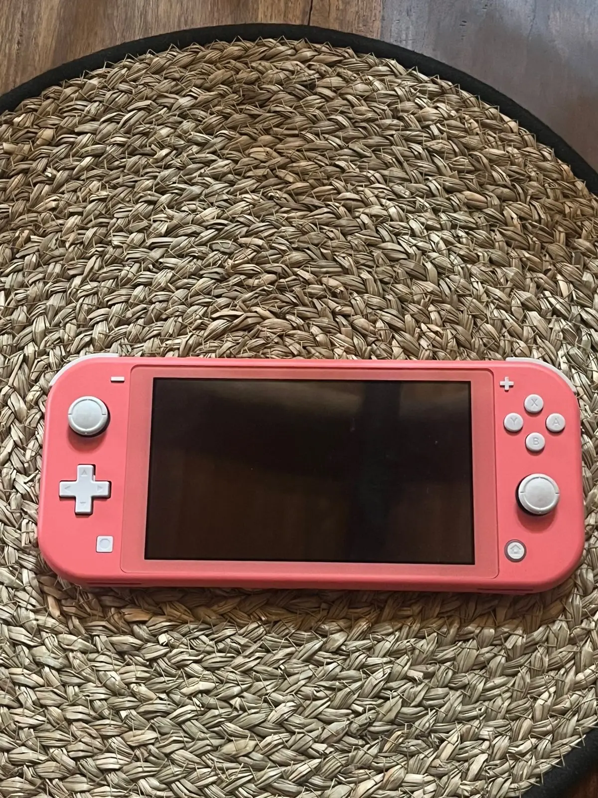 Nintendo Switch Lite en color Coral - $140.400 | Pulga