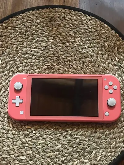 Nintendo Switch Lite en color Coral - miniatura 2
