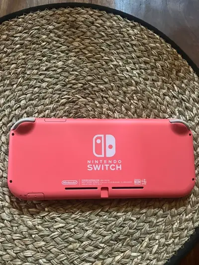 Nintendo Switch Lite en color Coral - miniatura 3