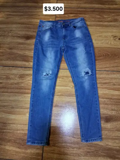 Jeans de mezclilla azul solo a $3.500, poco uso - miniatura 1