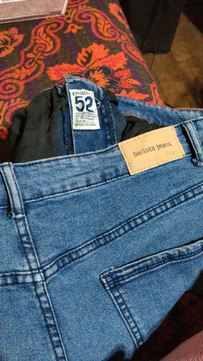 Jeans de mezclilla azul para mujer - miniatura 2