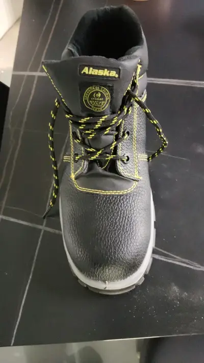 Botas de seguridad Alaska negras con costuras amarillas - miniatura 1