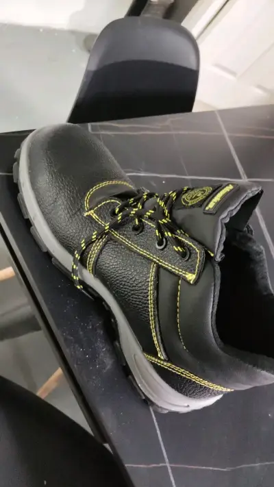 Botas de seguridad Alaska negras con costuras amarillas - miniatura 2