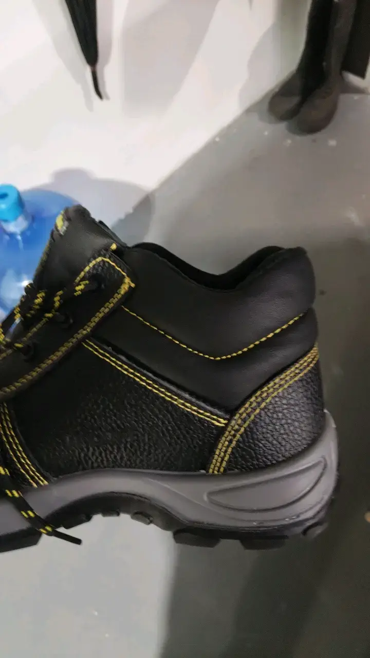 Botas de seguridad Alaska negras con costuras amarillas - 3