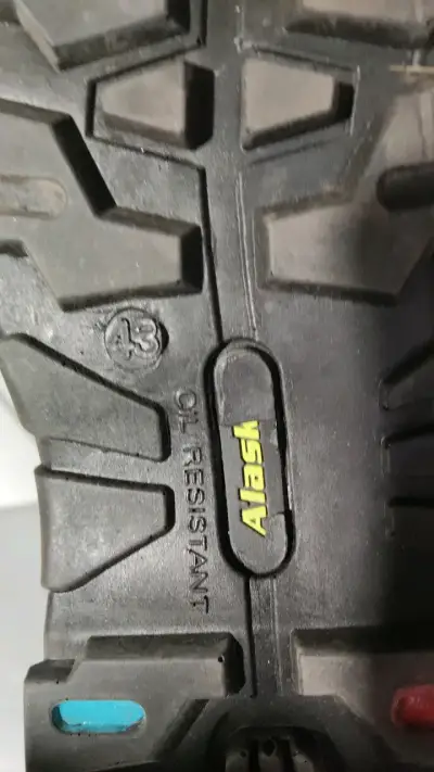 Botas de seguridad Alaska negras con costuras amarillas - miniatura 4