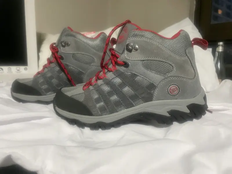 Botas de senderismo gris con detalles rojos. N 39 - 1