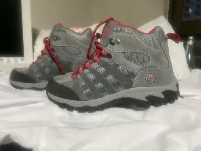 Botas de senderismo gris con detalles rojos. N 39 - miniatura 1