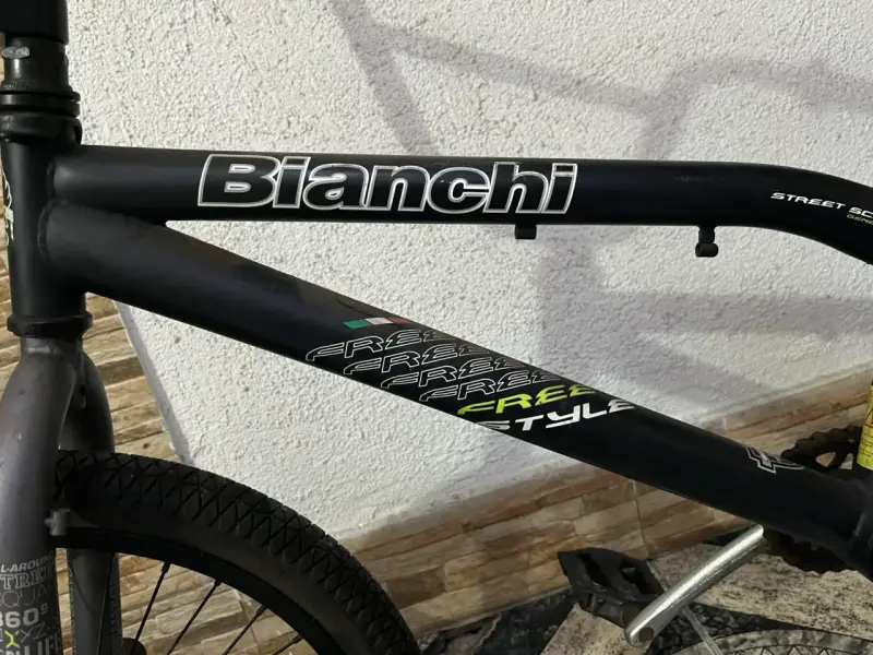 Bicicleta BMX Bianchi negra en buen estado - 3