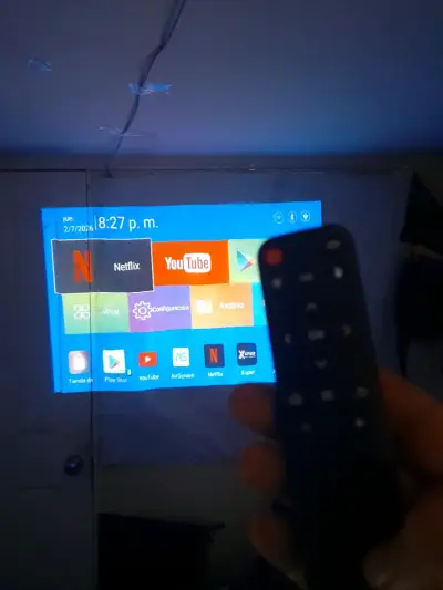 Proyector portátil LED blanco - miniatura 4