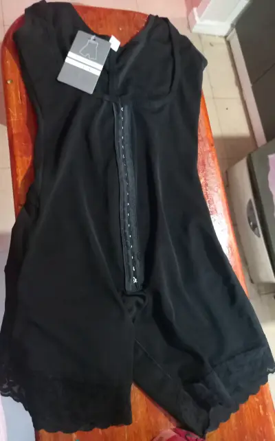 Faja reductora negra talla L/XL con cierre frontal - miniatura 2