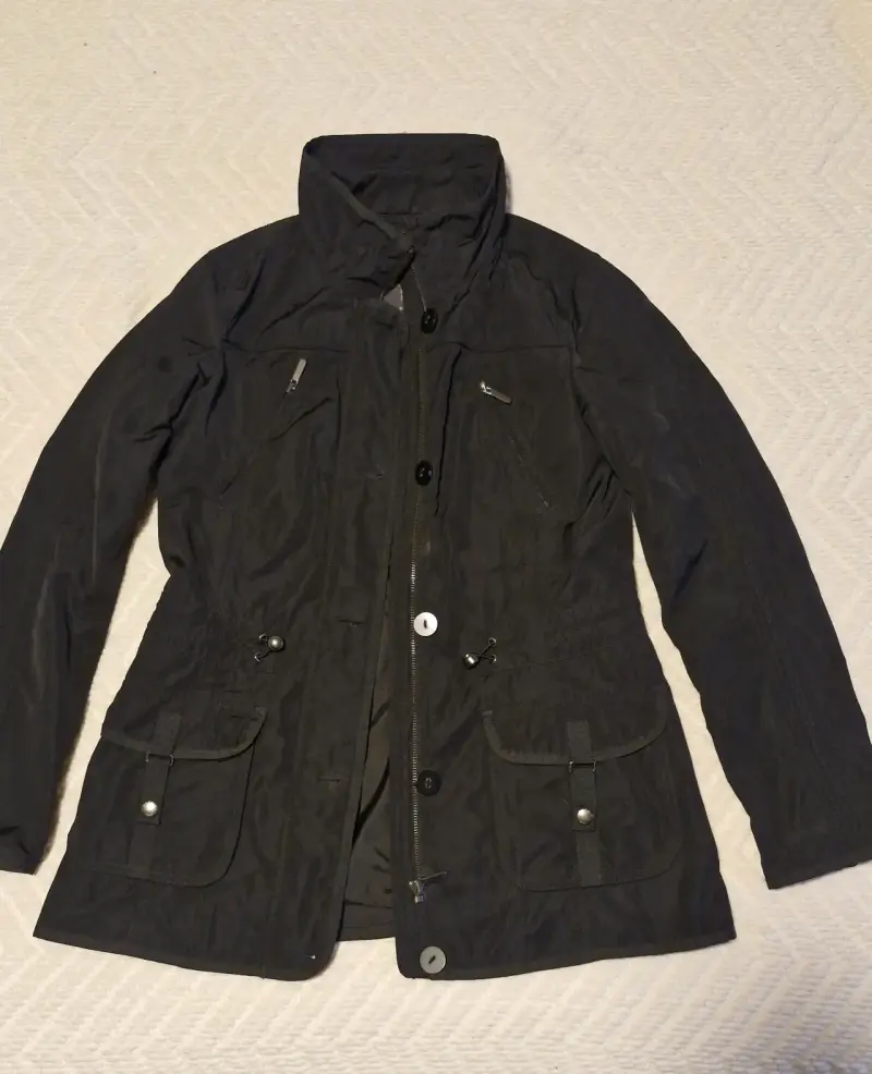 Parka delgada negra cargo para mujer - 1