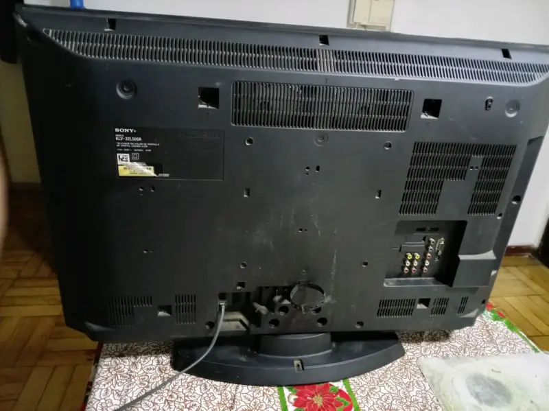 Televisor Sony Bravia con pantalla defectuosa - 2