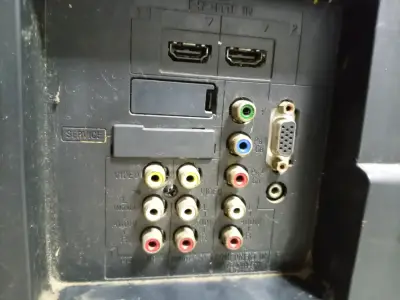 Televisor Sony Bravia con pantalla defectuosa - miniatura 4