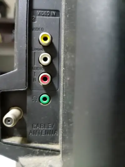 Televisor Sony Bravia con pantalla defectuosa - miniatura 5