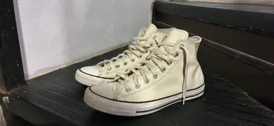 Zapatillas altas blancas estilo casual - miniatura 2