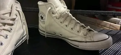 Zapatillas altas blancas estilo casual - miniatura 3