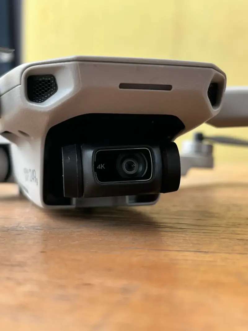 Drone DJI Mini 2 con accesorios y baterías adicionales - 4