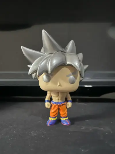 Figura Funko Pop Goku Ultra Instinct Dragon Ball - miniatura 2