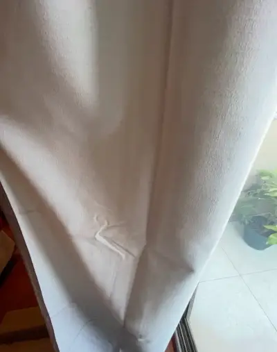 Cortinas opacas color beige con ojales - miniatura 2