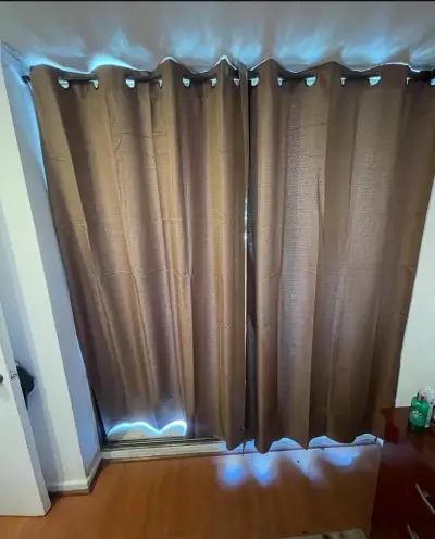 Cortinas opacas color beige con ojales - miniatura 3