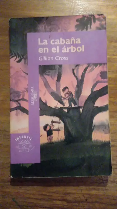 Libro infantil 'La cabaña en el árbol' de Gillian Cross - miniatura 1