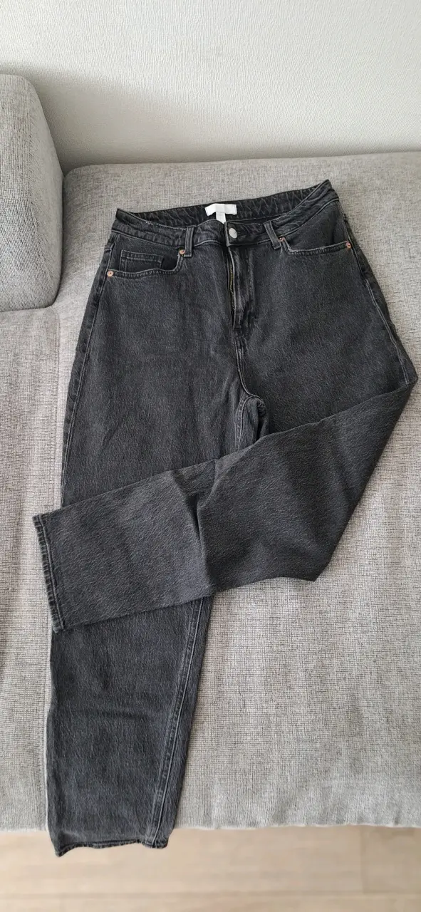 Jeans negros de mezclilla para mujer - 1