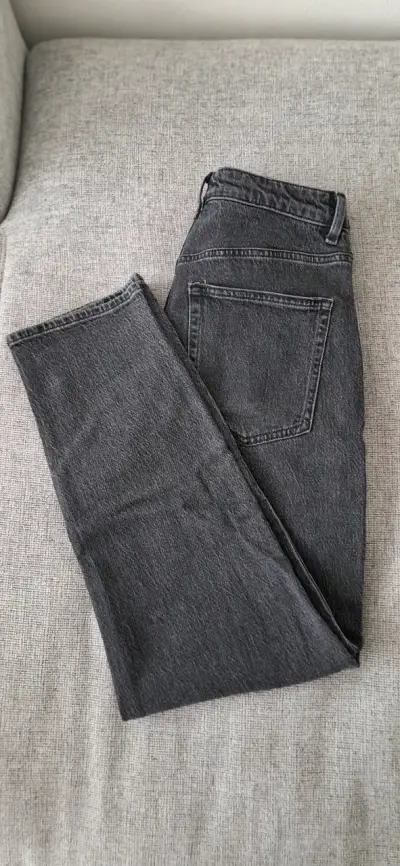 Jeans negros de mezclilla para mujer - miniatura 2
