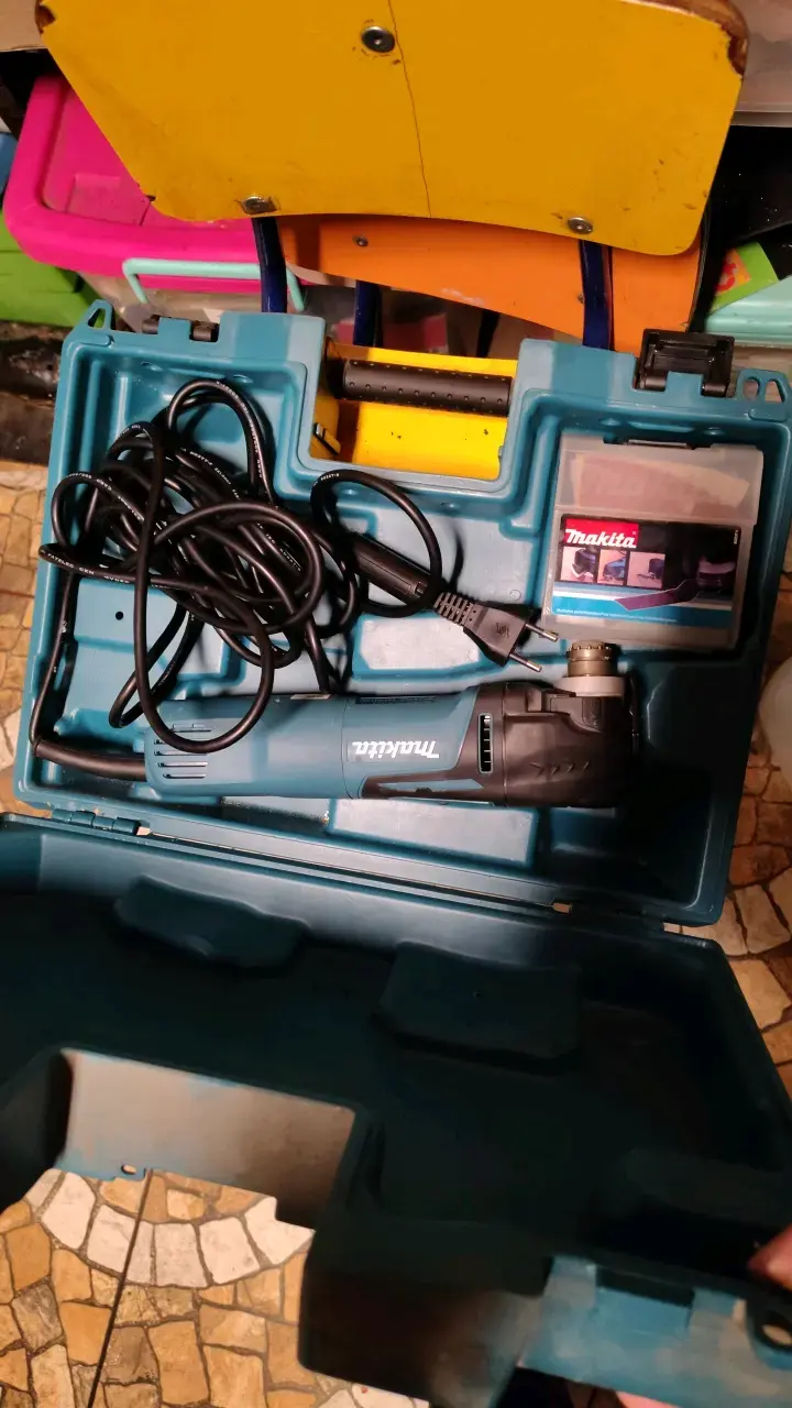 sierra oscilante Makita resistente - 2