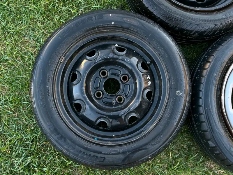Llanta de acero con neumático 155/65R13 - 1