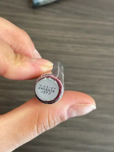 Labial líquido color sangría CYZONE - miniatura 1
