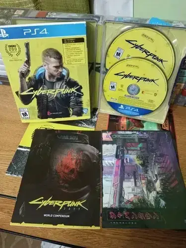 Juego PS4 Cyberpunk 2077 con manuales y mapas