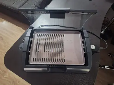Parrilla eléctrica Oster con tapa de vidrio - miniatura 2