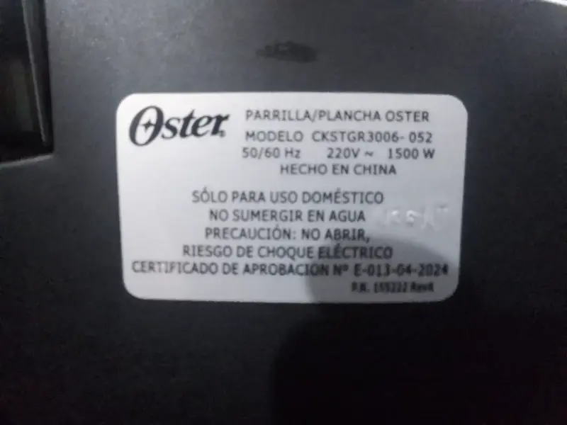 Parrilla eléctrica Oster con tapa de vidrio - 4