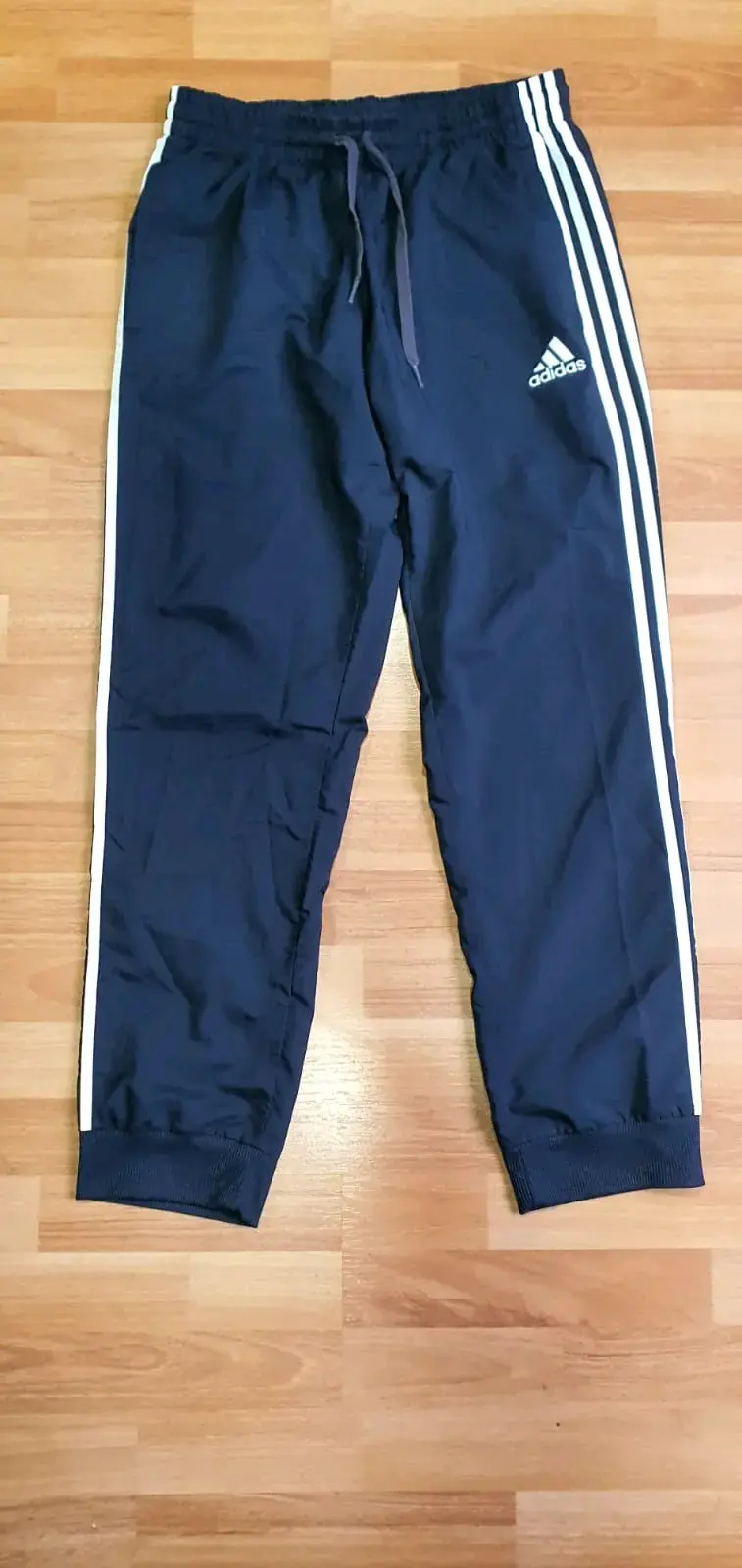 Pantalones deportivos Adidas azul marino con franjas - 1